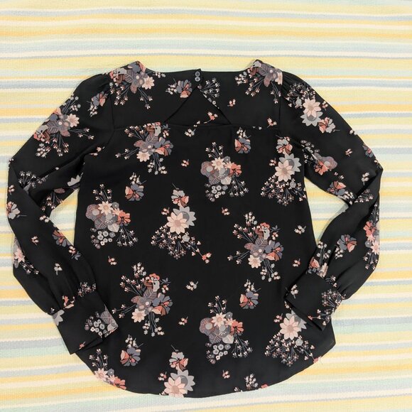 ⭐ Ann Taylor LOFT Black floral print top size XS - Picture 11 of 14